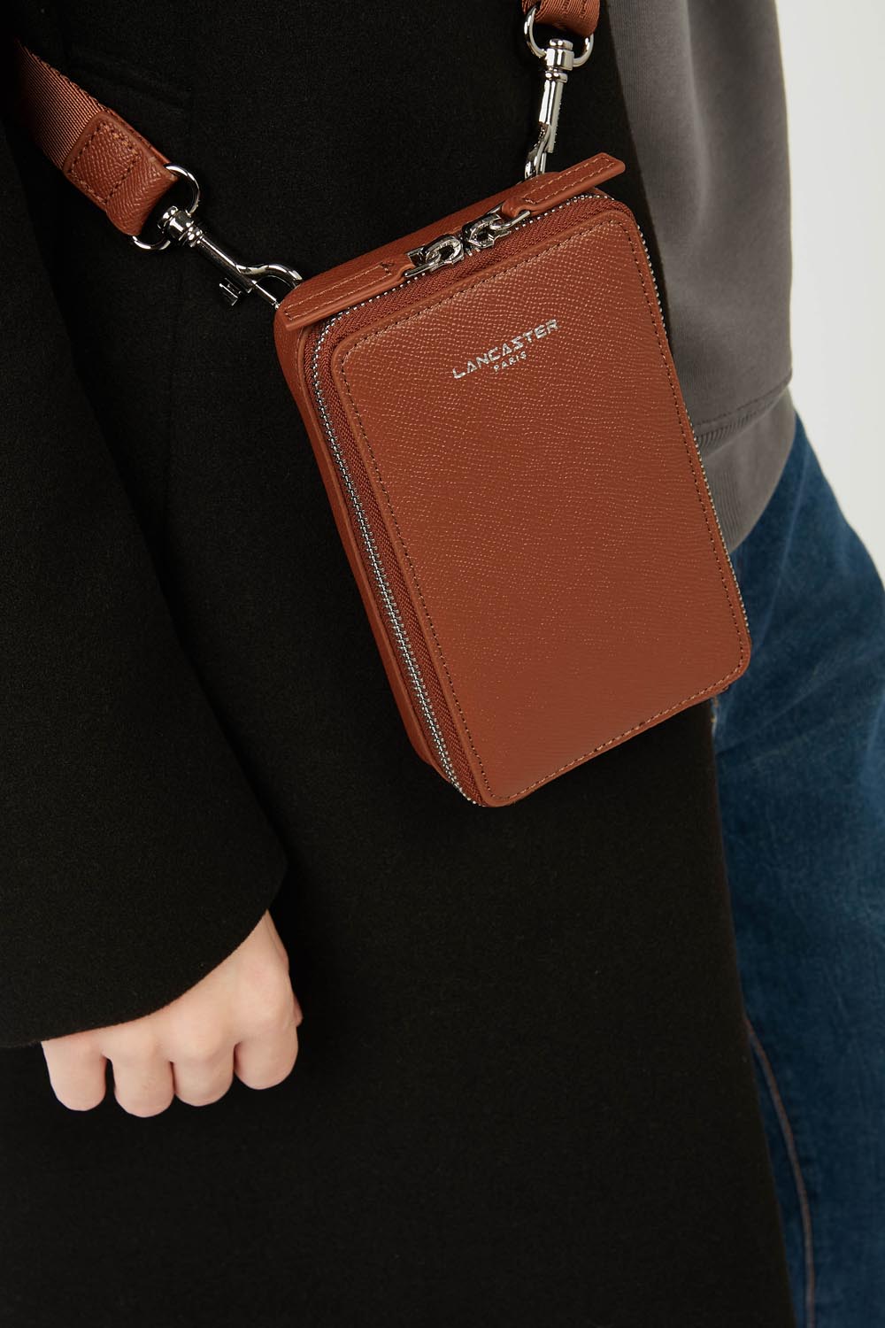 pochette smartphone - delphino lucas 